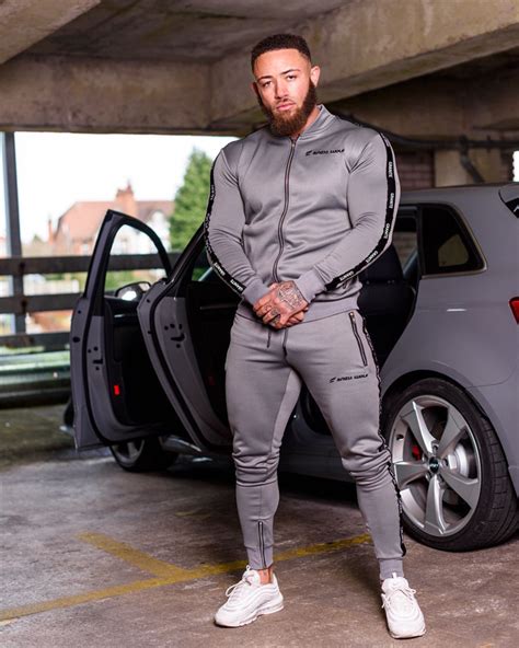 stylish jogging suits for men.